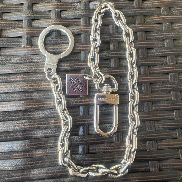 Louis Vuitton Accessories - Louis Vuitton Silver Chain Key Holder